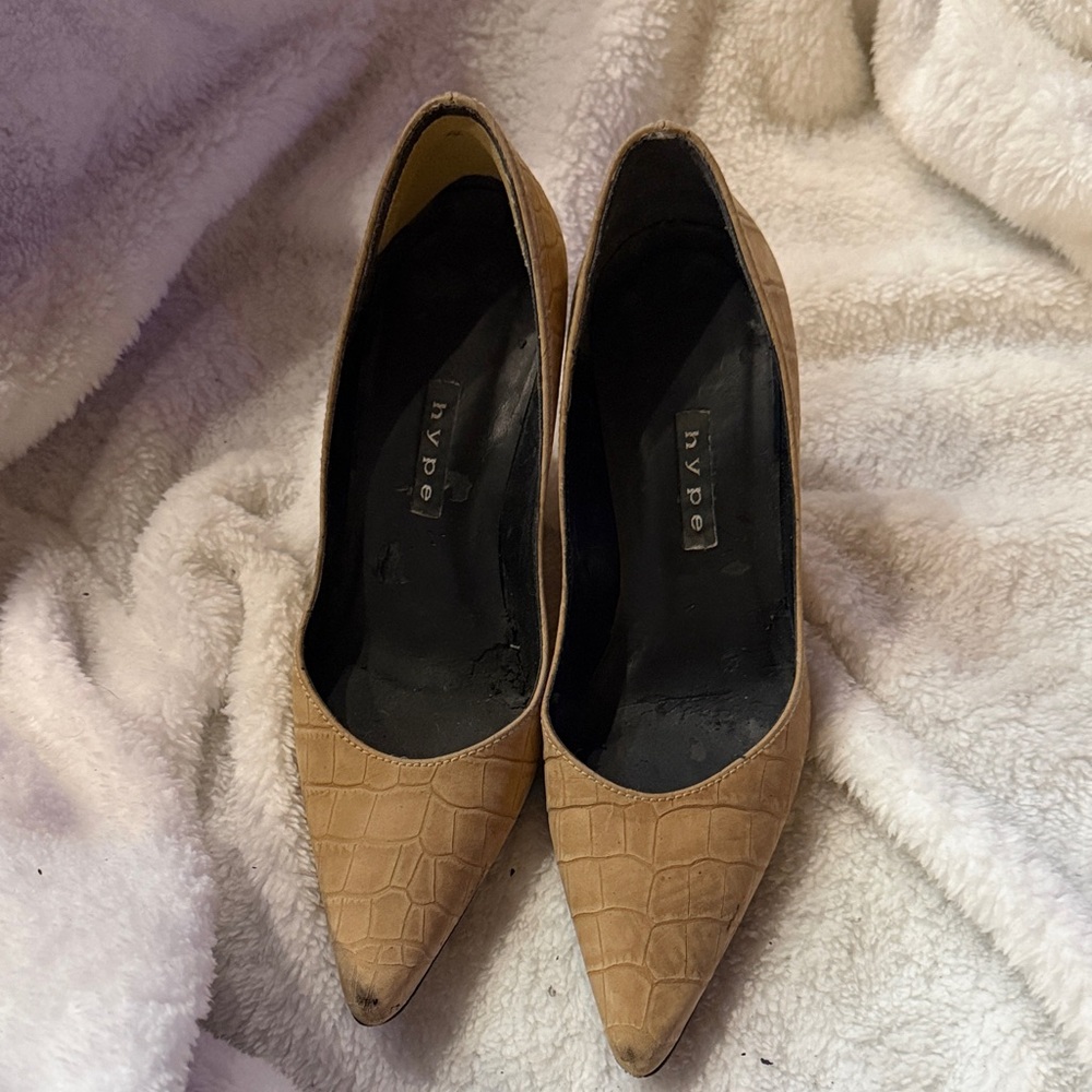 Hype Tan Croc-Embossed Heels